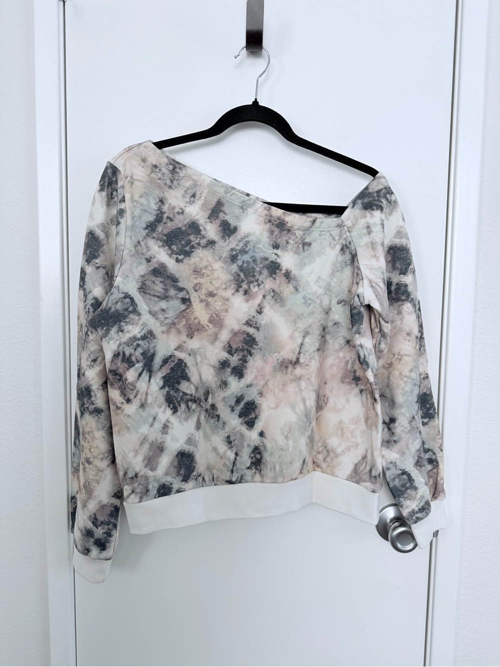 Tart Off-Shoulder Tie-Dye Sweatshirt in Cream, Gray & Blush